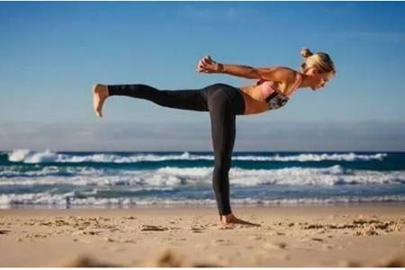 瑜伽動作瘦腿初學者教程,夏天露出筆直細長漫畫腿-易網(wǎng)<a href=http://www.xllyou.com/ target=_blank class=infotextkey>健康養(yǎng)生</a>網(wǎng) 瑜伽動作瘦腿初學者教程,夏天露出筆直細長漫畫腿