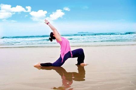 瑜伽初級視頻教程初級全套,女生在家練出細腰身材-易網<a href=http://www.xllyou.com/ target=_blank class=infotextkey>健康養生</a>網 瑜伽初級視頻教程初級全套,女生在家練出細腰身材