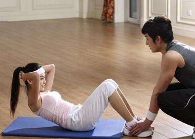 四個動作輕松減肚子上的肉-易網健康<a href=http://www.xllyou.com/jkys/ target=_blank class=infotextkey>養生</a>網 四個動作輕松減肚子上的肉