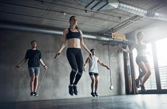 跳繩減肥的正確方法-易網健康<a href=http://www.xllyou.com/jkys/ target=_blank class=infotextkey>養(yǎng)生</a>網 跳繩減肥的正確方法