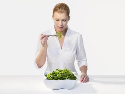 產后減肥可以節食嗎-易網<a href=http://www.xllyou.com/ target=_blank class=infotextkey>健康養生</a>網 產后減肥可以節食嗎