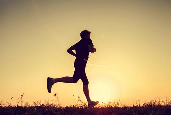 800米跑步時(shí)的呼吸方法-易網(wǎng)健康<a href=http://www.xllyou.com/jkys/ target=_blank class=infotextkey>養(yǎng)生</a>網(wǎng) 800米跑步時(shí)的呼吸方法