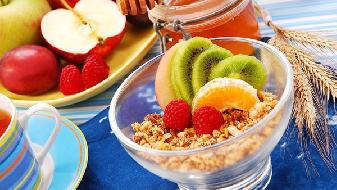 減肥須知,晚上7點后別再吃了-易網(wǎng)<a href=http://www.xllyou.com/ target=_blank class=infotextkey>健康養(yǎng)生</a>網(wǎng) 減肥須知,晚上7點后別再吃了