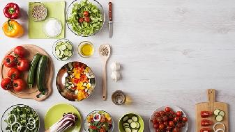 剛想飲食減肥,飯局來了應(yīng)該怎么辦-易網(wǎng)健康<a href=http://www.xllyou.com/jkys/ target=_blank class=infotextkey>養(yǎng)生</a>網(wǎng) 剛想飲食減肥,飯局來了應(yīng)該怎么辦