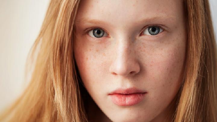 夏季怎么瘦臉最有效 教你5分鐘按摩消腫法-易網(wǎng)<a href=http://www.xllyou.com/ target=_blank class=infotextkey>健康養(yǎng)生</a>網(wǎng) 夏季怎么瘦臉最有效 教你5分鐘按摩消腫法