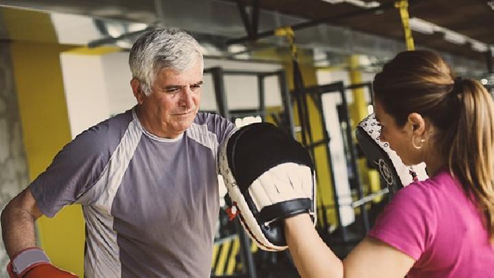 深蹲真能減肥嗎 深蹲減肥7大好處要知道-易網(wǎng)健康<a href=http://www.xllyou.com/jkys/ target=_blank class=infotextkey>養(yǎng)生</a>網(wǎng) 深蹲真能減肥嗎 深蹲減肥7大好處要知道