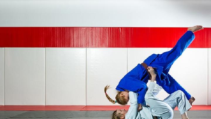 秋季減肥適宜的有氧運動有哪些 秋季減肥做有氧運動注意4大誤區-易網健康養生網 秋季減肥適宜的有氧運動有哪些 秋季減肥做有氧運動注意4大誤區