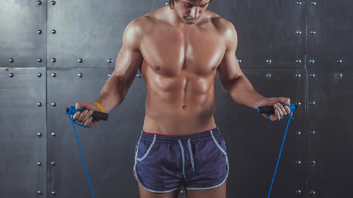 跳繩運動怎么做才有瘦身效果 這樣跳繩運動減肥月減10斤-易網<a href=http://www.xllyou.com/ target=_blank class=infotextkey>健康養生</a>網 跳繩運動怎么做才有瘦身效果 這樣跳繩運動減肥月減10斤