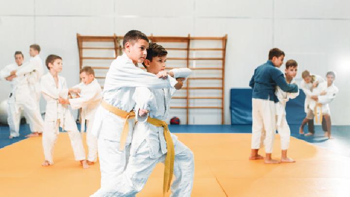 如何才能正確達到減肚腩的效果 夏季快走減肚腩快速燃燒脂肪