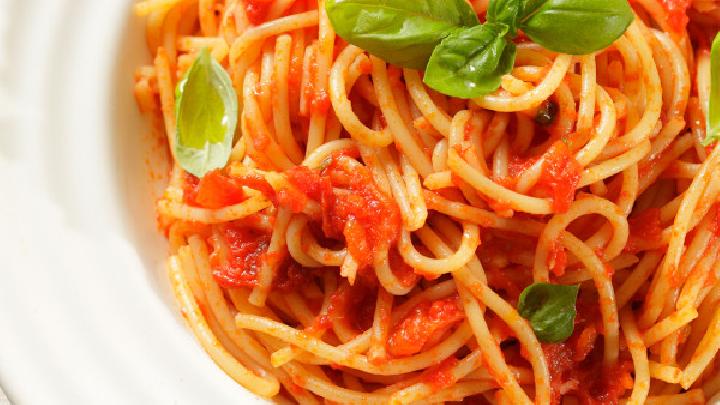 喝荷葉水能減肥的嗎?如何喝荷葉水減肥?-易網<a href=http://www.xllyou.com/ target=_blank class=infotextkey>健康養生</a>網 喝荷葉水能減肥的嗎?如何喝荷葉水減肥?