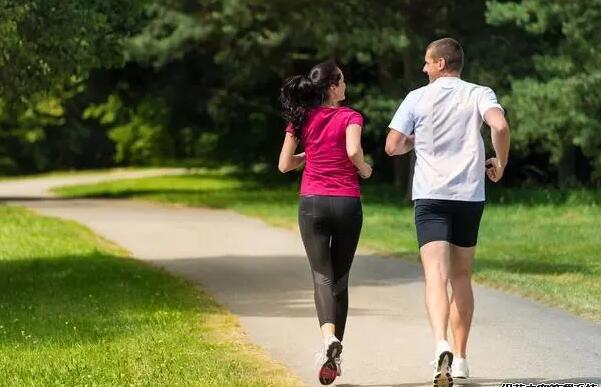 肝臟最怕三個運動脂肪肝，慢跑/瑜伽/游泳(附養(yǎng)肝第一水果)