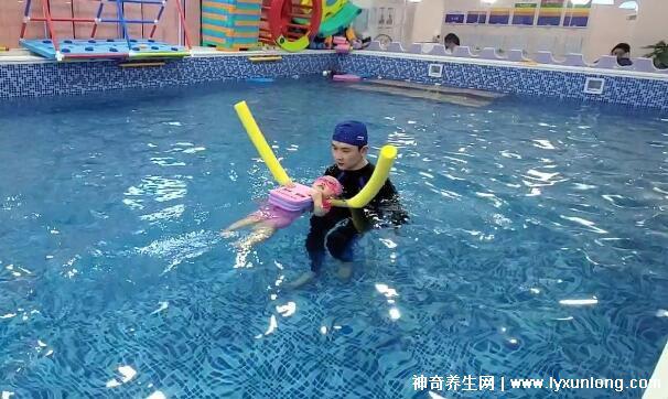 兒童一周可以游幾次泳能長高,6歲以上2-3次(附6大注意事項)-易網<a href=http://www.xllyou.com/ target=_blank class=infotextkey>健康養生</a>網 兒童一周可以游幾次泳能長高,6歲以上2-3次(附6大注意事項)