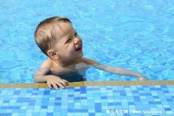 兒童一周可以游幾次泳能長高,6歲以上2-3次(附6大注意事項)-易網健康<a href=http://www.xllyou.com/jkys/ target=_blank class=infotextkey>養生</a>網 兒童一周可以游幾次泳能長高,6歲以上2-3次(附6大注意事項)