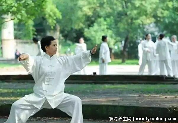為什么不建議年輕人練太極拳,心態很重要(5個原因)-易網<a href=http://www.xllyou.com/ target=_blank class=infotextkey>健康養生</a>網 為什么不建議年輕人練太極拳,心態很重要(5個原因)