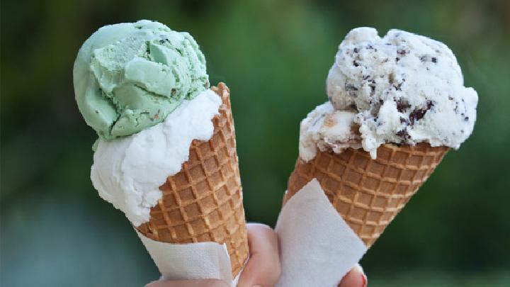 睡覺前喝紅酒能減肥嗎?揭秘紅酒減肥法騙局-易網(wǎng)<a href=http://www.xllyou.com/ target=_blank class=infotextkey>健康養(yǎng)生</a>網(wǎng) 睡覺前喝紅酒能減肥嗎?揭秘紅酒減肥法騙局