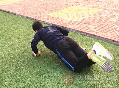 波比跳是“脂肪克星” 每天跳100個(gè) 30天后身體會(huì)發(fā)生啥變化-易網(wǎng)健康<a href=http://www.xllyou.com/jkys/ target=_blank class=infotextkey>養(yǎng)生</a>網(wǎng) 波比跳是“脂肪克星” 每天跳100個(gè) 30天后身體會(huì)發(fā)生啥變化