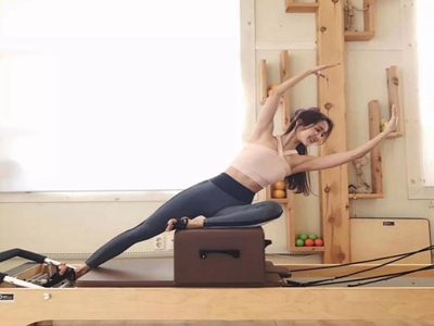 普拉提是什么運(yùn)動(dòng)?這幾個(gè)經(jīng)典動(dòng)作帶你入門(一)-易網(wǎng)<a href=http://www.xllyou.com/ target=_blank class=infotextkey>健康養(yǎng)生</a>網(wǎng) 普拉提是什么運(yùn)動(dòng)?這幾個(gè)經(jīng)典動(dòng)作帶你入門(一)