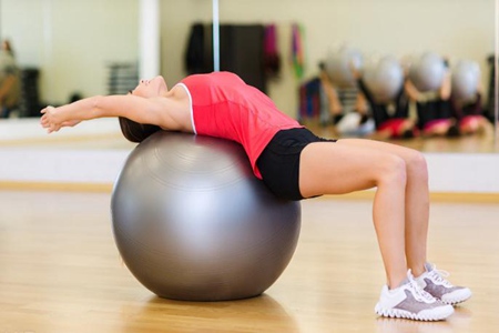 瑜伽的好處有哪些 新手怎么開始練瑜伽-易網(wǎng)<a href=http://www.xllyou.com/ target=_blank class=infotextkey>健康養(yǎng)生</a>網(wǎng) 瑜伽的好處有哪些 新手怎么開始練瑜伽