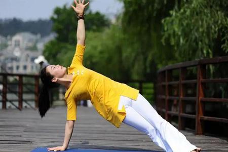 瑜伽要練多久才有氣質 需要天天習練嗎-易網<a href=http://www.xllyou.com/ target=_blank class=infotextkey>健康養生</a>網 瑜伽要練多久才有氣質 需要天天習練嗎