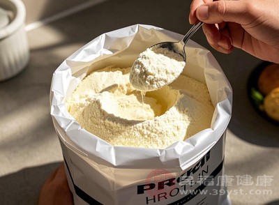 健身黨必看 蛋白粉“黃金食用時間”大揭秘-易網<a href=http://www.xllyou.com/ target=_blank class=infotextkey>健康養生</a>網 健身黨必看 蛋白粉“黃金食用時間”大揭秘