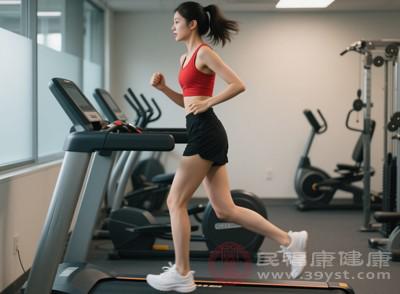 跑步算不算有氧運(yùn)動(dòng) 看完這篇再開跑-易網(wǎng)<a href=http://www.xllyou.com/ target=_blank class=infotextkey>健康養(yǎng)生</a>網(wǎng) 跑步算不算有氧運(yùn)動(dòng) 看完這篇再開跑