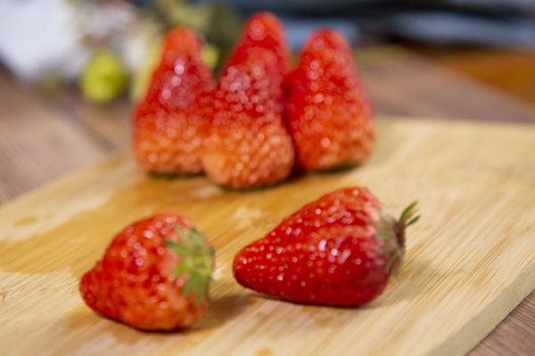 草莓吃多了會胖嗎-易網健康<a href=http://www.xllyou.com/jkys/ target=_blank class=infotextkey>養生</a>網 草莓吃多了會胖嗎