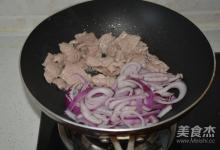 洋蔥里脊肉拌面的做法-黑椒味炒菜譜