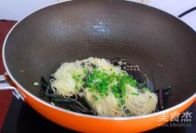 豆角燜面的做法-蔥香味燜菜譜