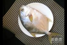 手撕金鯧魚的做法-咸鮮味炸菜譜