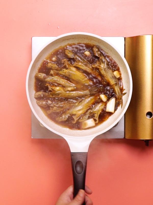 紅燒黃骨魚的做法-咸鮮味燒菜譜 紅燒黃骨魚的做法-咸鮮味燒菜譜