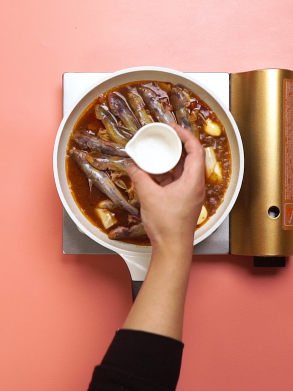 醬燜嘎魚的做法-家常味煮菜譜-易網(wǎng)健康養(yǎng)生網(wǎng) 醬燜嘎魚的做法-家常味煮菜譜