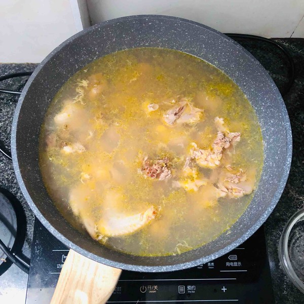 黑枸杞養生雞湯的做法-家常味煲菜譜-易網健康養生網 黑枸杞養生雞湯的做法-家常味煲菜譜