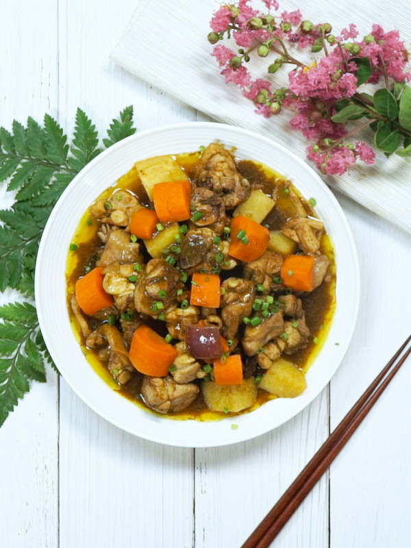 咖喱雞的做法-咖喱味煮菜譜-易網健康養生網 咖喱雞的做法-咖喱味煮菜譜