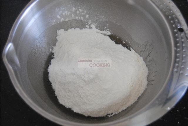 廣式蛋黃蓮蓉月餅的做法-甜味烘焙菜譜