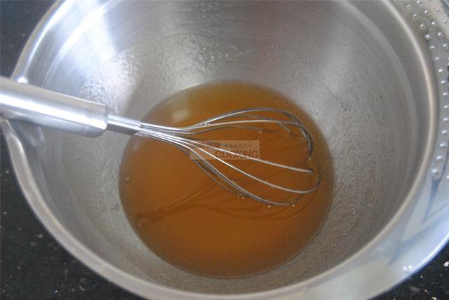 廣式蛋黃蓮蓉月餅的做法-甜味烘焙菜譜