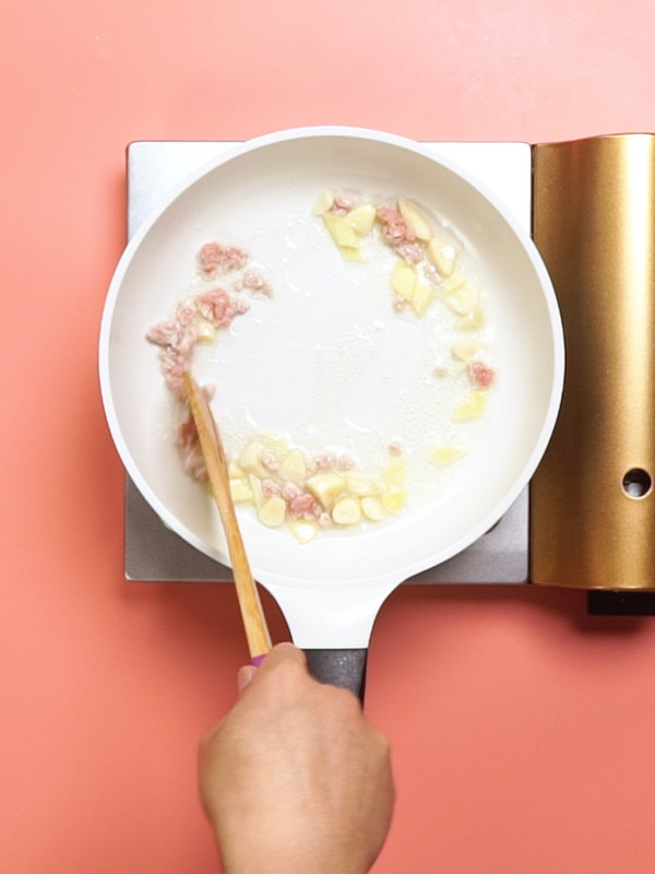 茄子煲的做法-家常味燒菜譜-易網健康養生網 茄子煲的做法-家常味燒菜譜