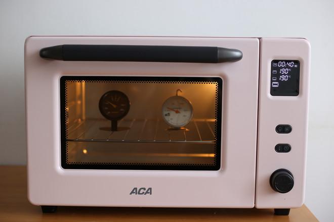 廣式蛋黃蓮蓉月餅的做法-甜味烘焙菜譜