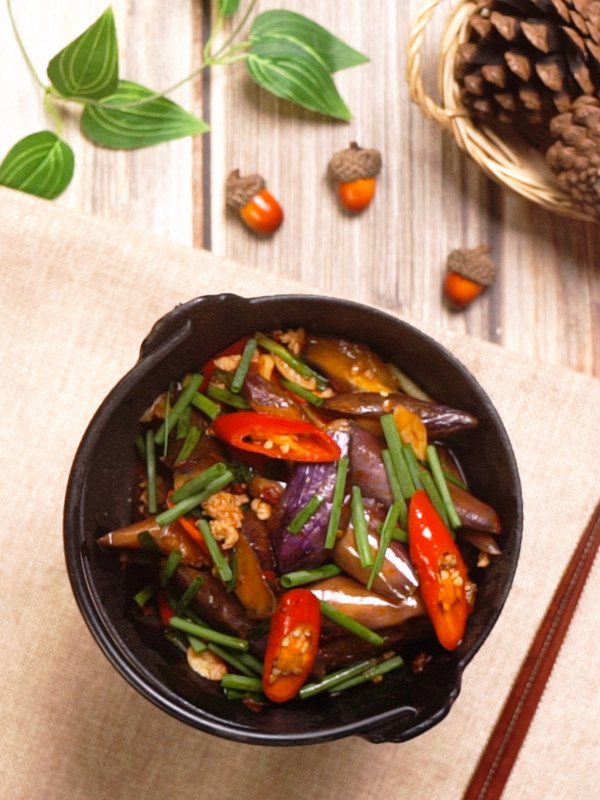 茄子煲的做法-家常味燒菜譜-易網健康養生網 茄子煲的做法-家常味燒菜譜