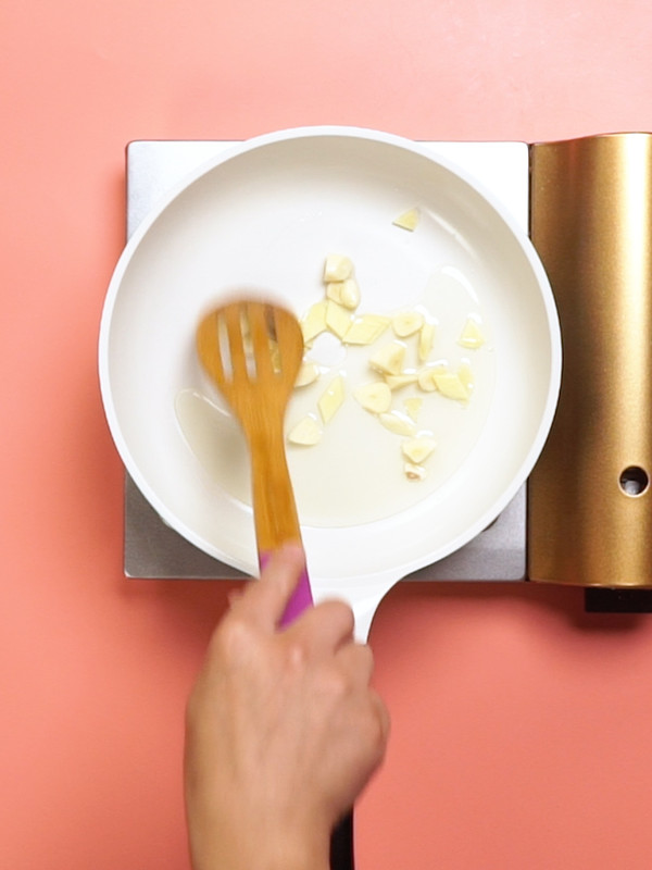 茄子煲的做法-家常味燒菜譜-易網<a href=http://www.xllyou.com/ target=_blank class=infotextkey>健康養生</a>網 茄子煲的做法-家常味燒菜譜