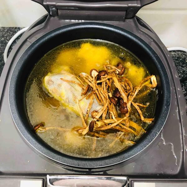 黑枸杞養生雞湯的做法-家常味煲菜譜-易網健康養生網 黑枸杞養生雞湯的做法-家常味煲菜譜