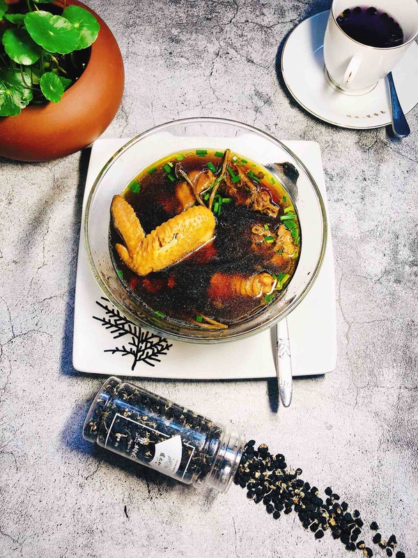 黑枸杞養生雞湯的做法-家常味煲菜譜-易網健康養生網 黑枸杞養生雞湯的做法-家常味煲菜譜