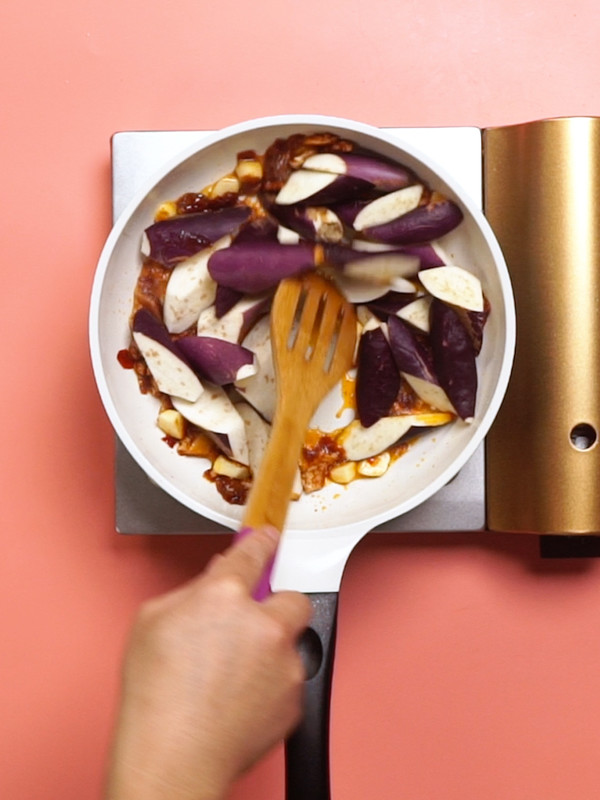 茄子煲的做法-家常味燒菜譜-易網健康養生網 茄子煲的做法-家常味燒菜譜