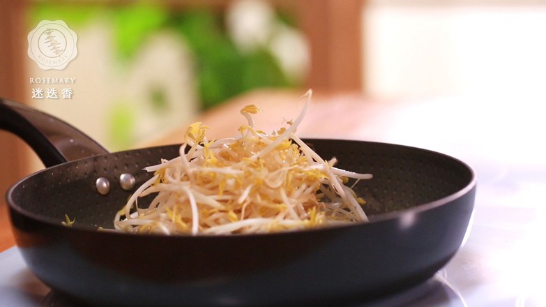 韭菜炒綠豆芽的做法-家常味炒菜譜-易網(wǎng)健康養(yǎng)生網(wǎng) 韭菜炒綠豆芽的做法-家常味炒菜譜