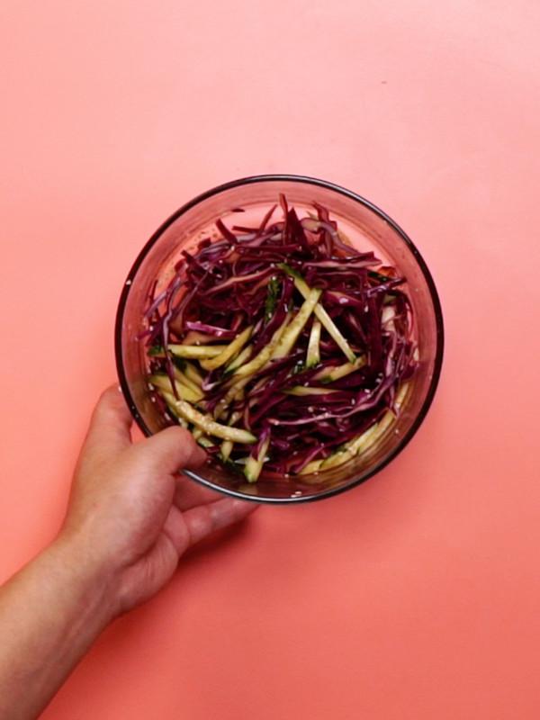 涼拌紫甘藍(lán)的做法-酸甜味拌菜譜-易網(wǎng)健康養(yǎng)生網(wǎng) 涼拌紫甘藍(lán)的做法-酸甜味拌菜譜