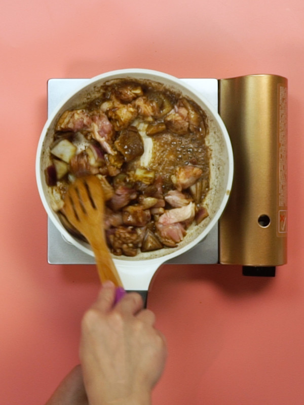 咖喱雞的做法-咖喱味煮菜譜-易網健康養生網 咖喱雞的做法-咖喱味煮菜譜