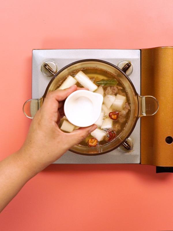 牛腩燉蘿卜的做法-咸鮮味燉菜譜-易網健康養生網 牛腩燉蘿卜的做法-咸鮮味燉菜譜