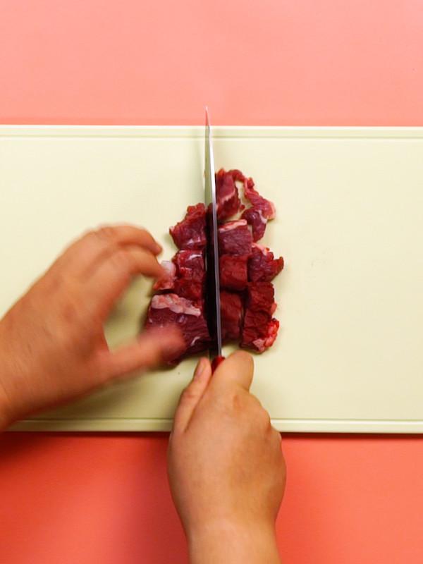 牛腩燉蘿卜的做法-咸鮮味燉菜譜-易網健康養生網 牛腩燉蘿卜的做法-咸鮮味燉菜譜