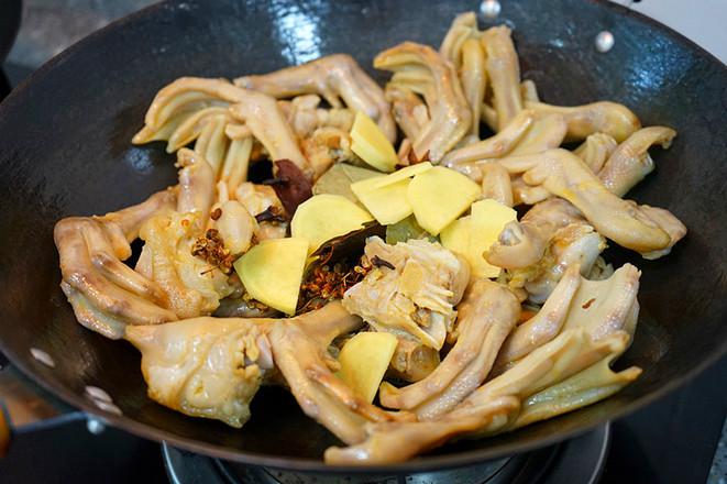 香辣鹵鴨掌的做法-家常味煮菜譜