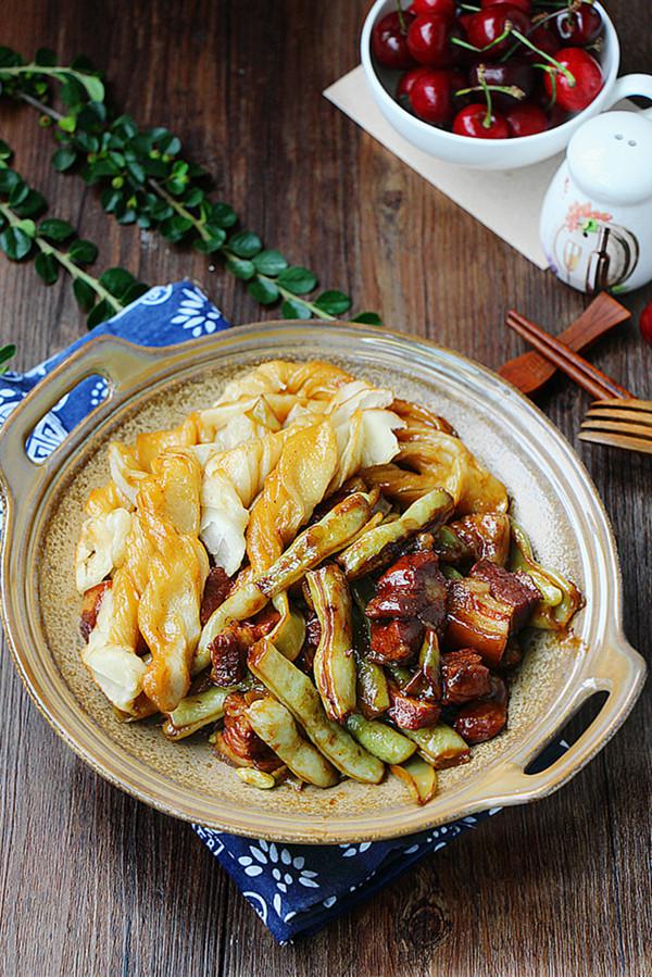 豆角鍋粘卷子的做法-家常味燉菜譜-易網健康養生網 豆角鍋粘卷子的做法-家常味燉菜譜