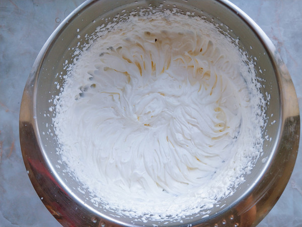 黃桃千層蛋糕卷的做法-甜味烘焙菜譜-易網健康養生網 黃桃千層蛋糕卷的做法-甜味烘焙菜譜